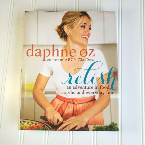 Relish: An Adventure in Food, Style, and Everyday Fun by Daphne Oz Good Used - Picture 1 of 8